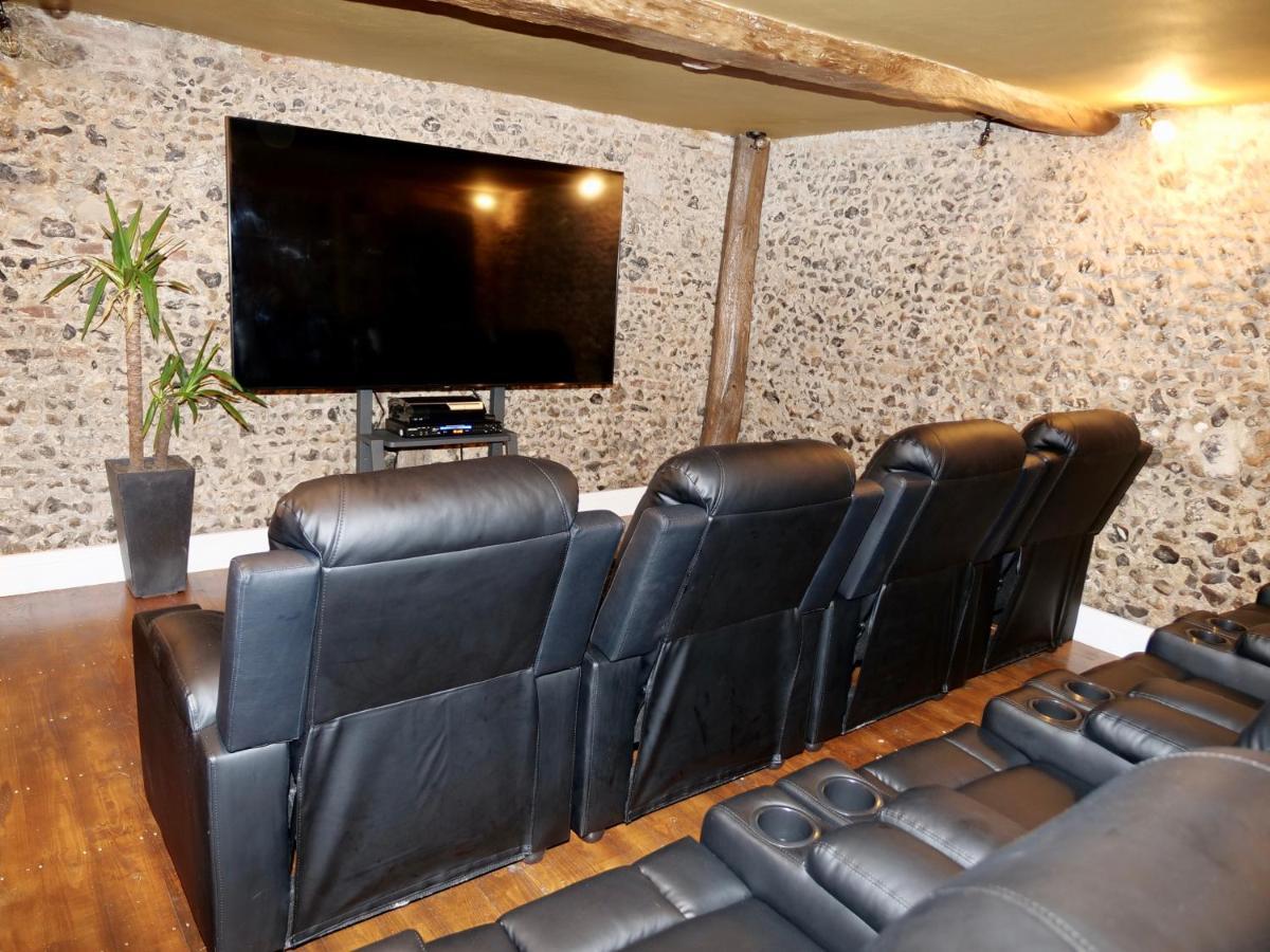 Luxury 9 Bed Manor House Hot Tub Cinema Room Skytv Saffron Walden Bagian luar foto